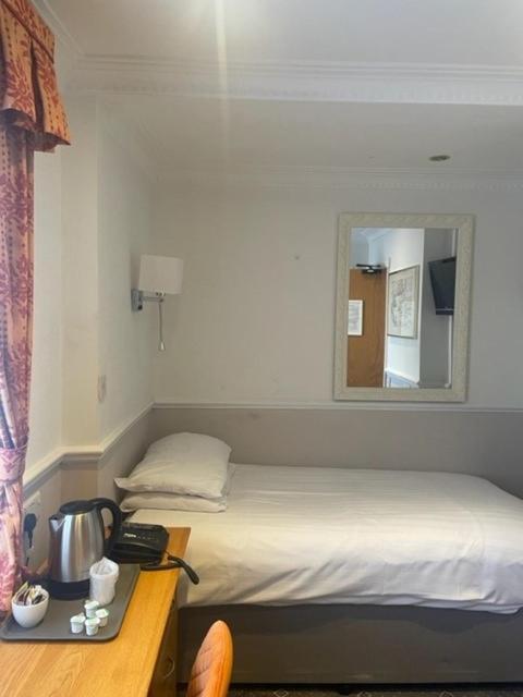 Hyde Park Radnor Hotel B&B London Exterior photo