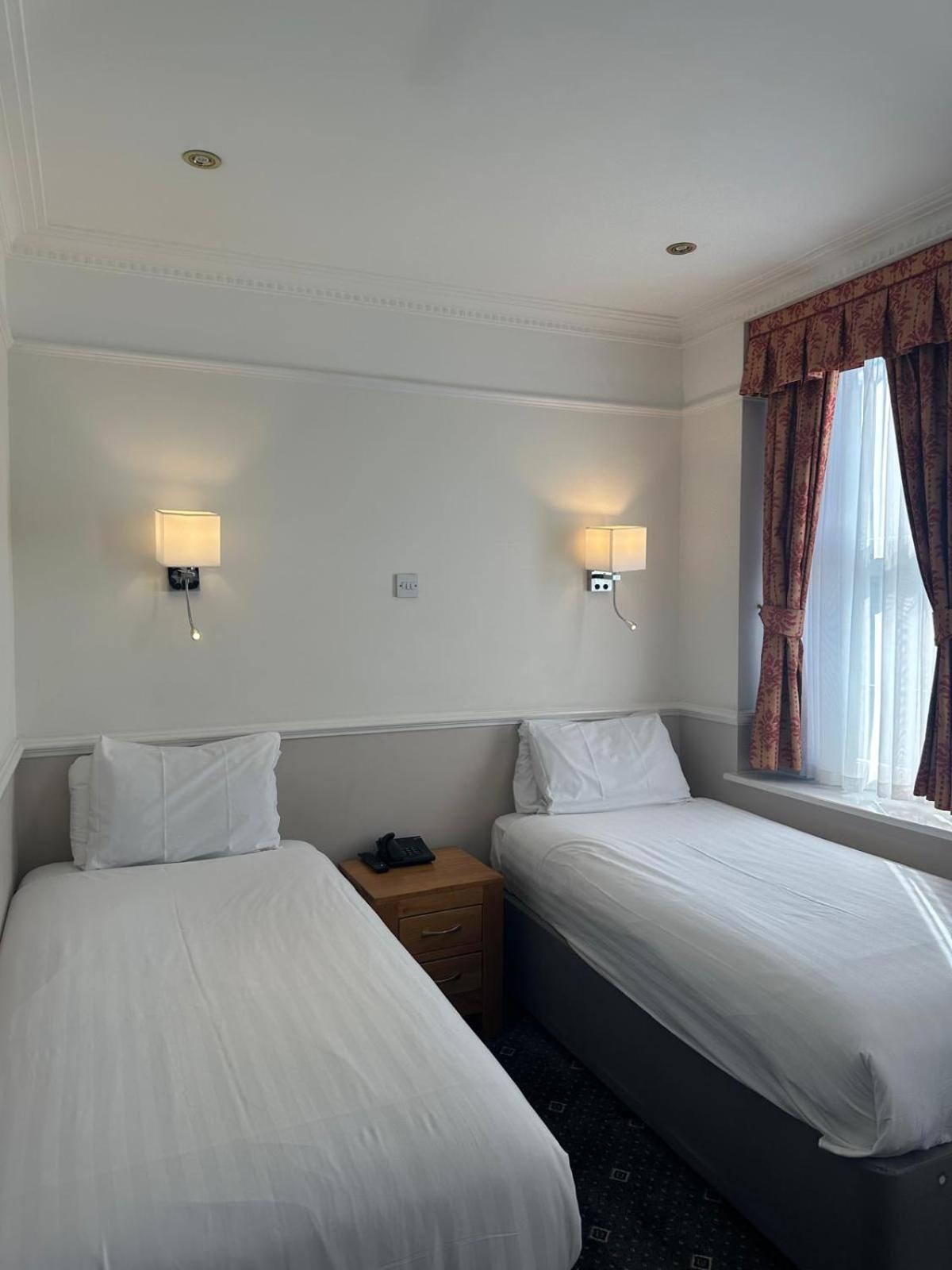 Hyde Park Radnor Hotel B&B London Exterior photo